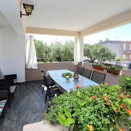 Sunny Terrace Apartment *