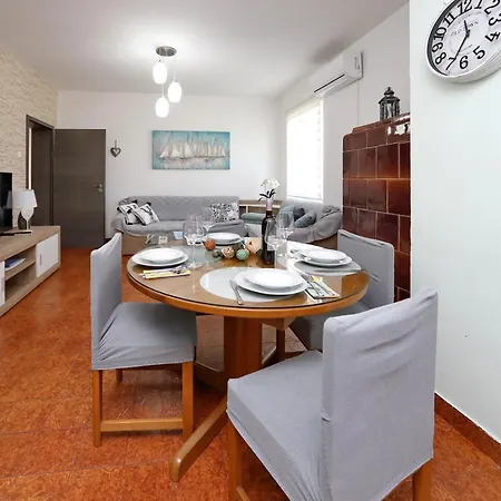 Sunny Terrace Apartment